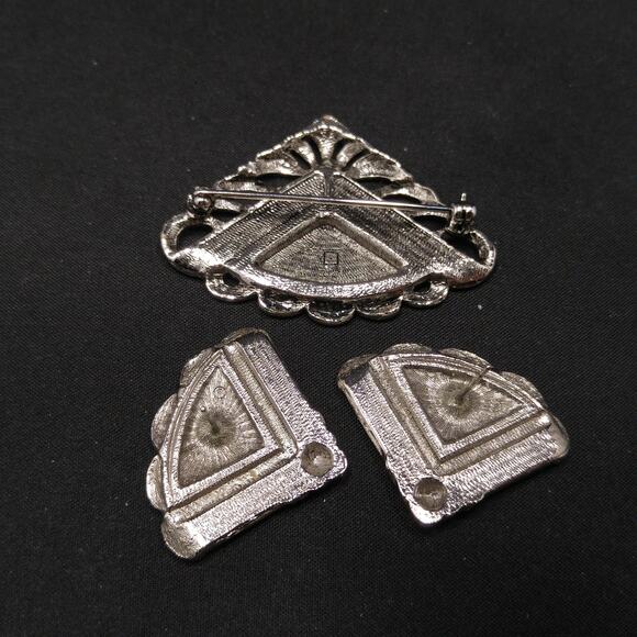 Vintage Avon Beige Enamel Fan Earrings Brooch Set, Post Earrings, Silver Tone - Picture 5 of 10